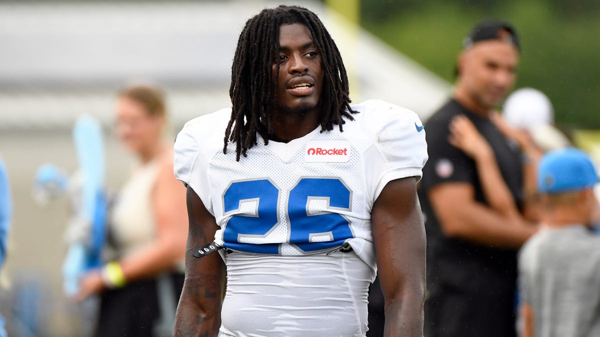 Detroit Lions' Morice Norris returns to team facility after injury vs. Atlanta Falcons