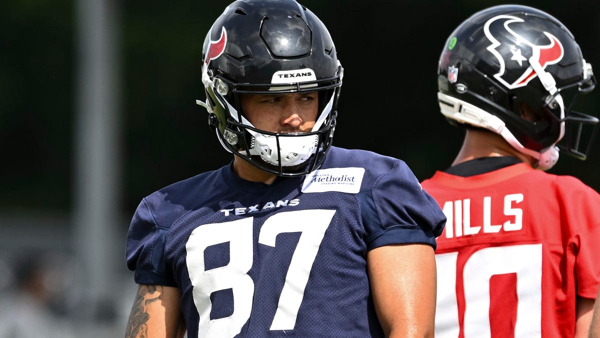 Texans TE Dalton Schultz praises Cade Stover's growth entering Year 2