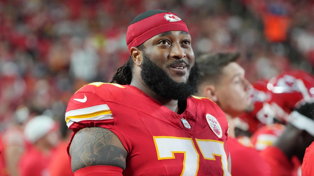 Commanders lose veteran OL to season-ending knee injury