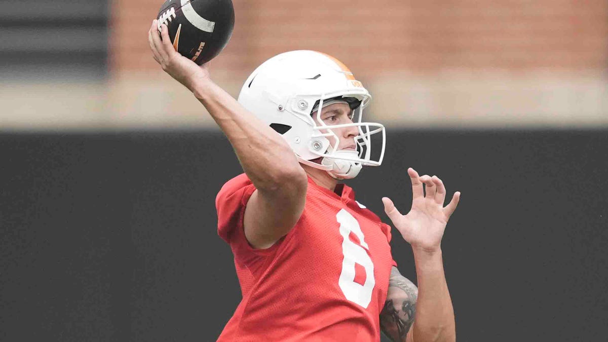 Joey Aguilar outscores Nico Iamaleava