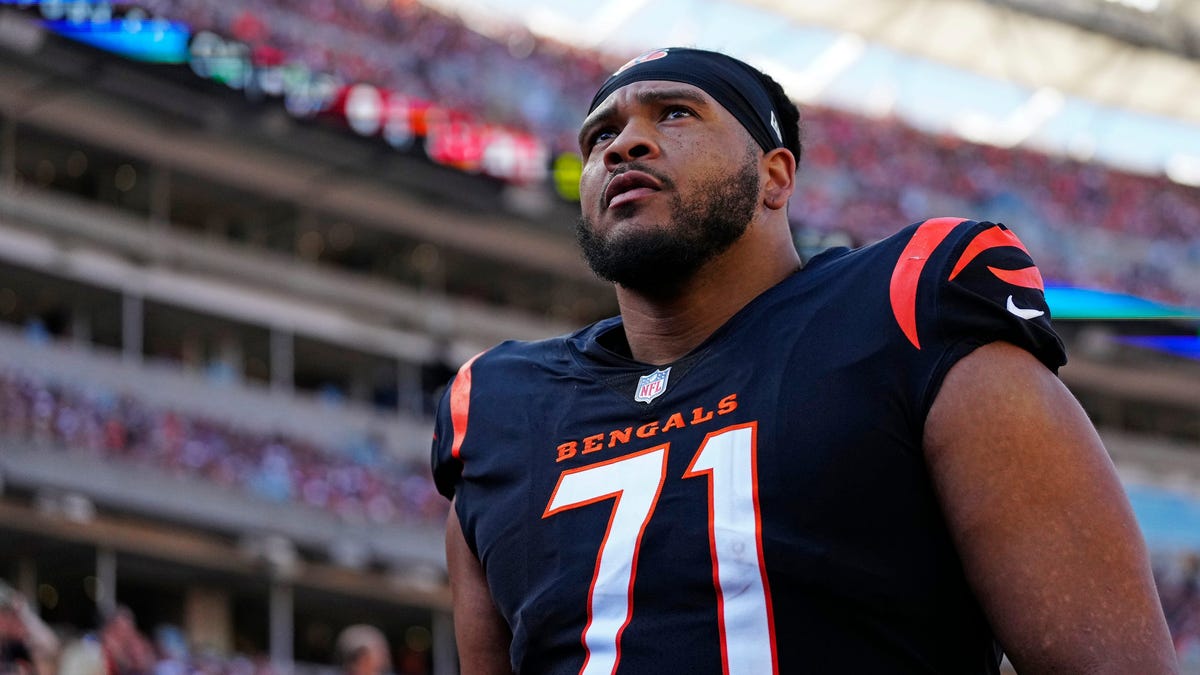 La'el Collins signs with Cowboys, last played in NFL for 2022 Bengals