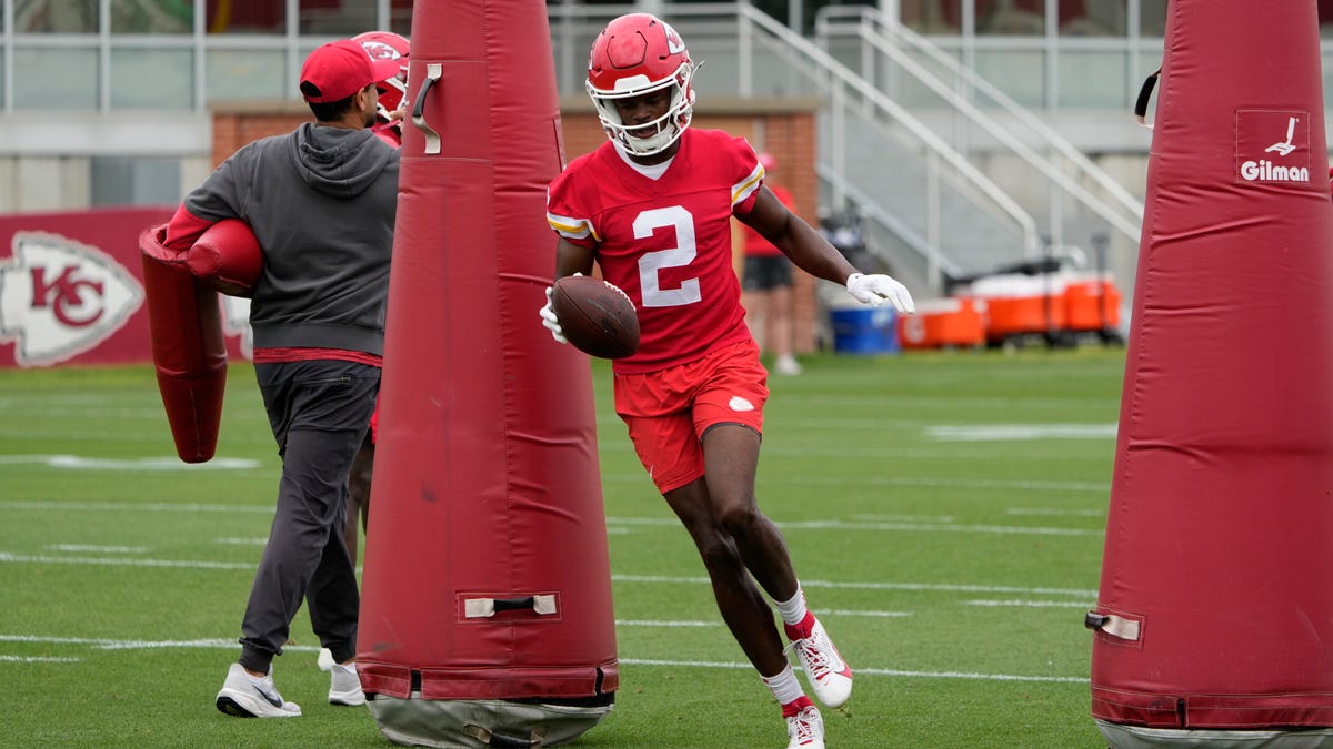 Patriots draft bust makes highlight reel catch at Chiefs practice