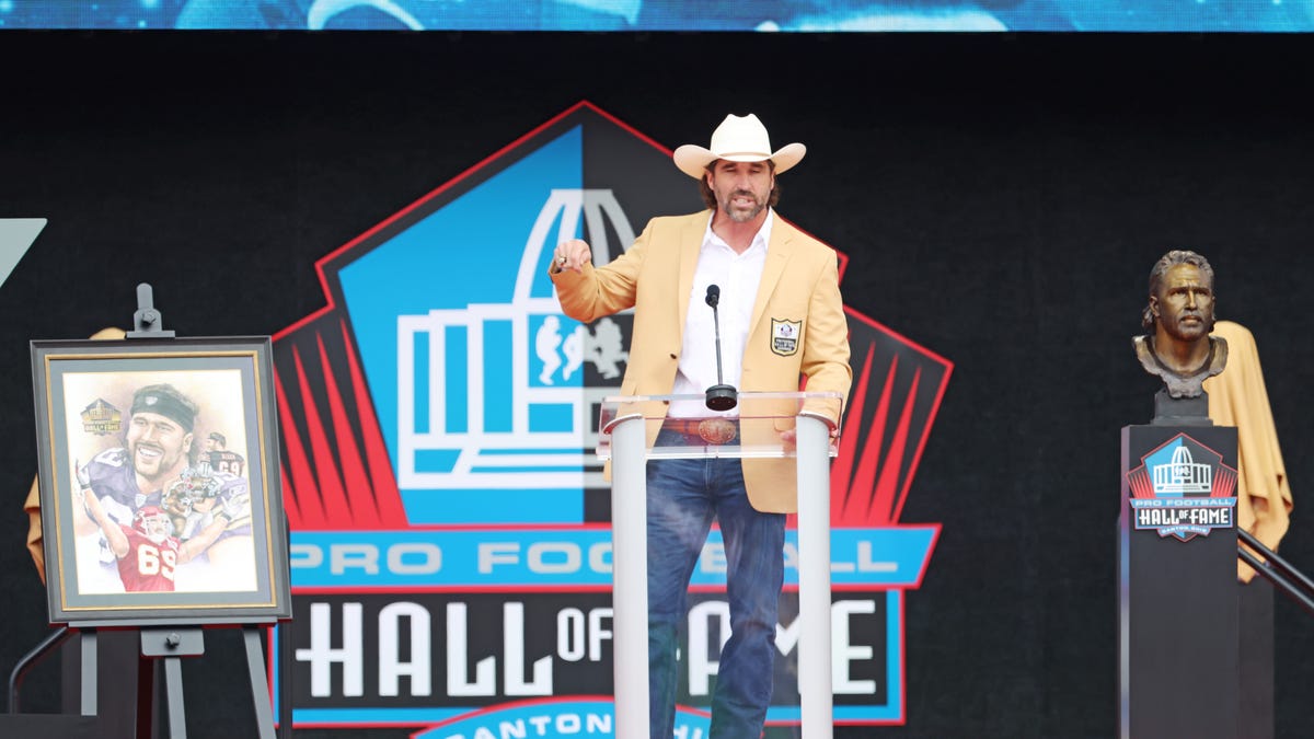 Vikings legend Jared Allen honors family in moving Hall of Fame speech