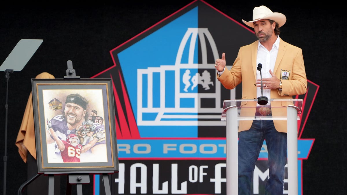 James Pearce Jr. compared to Jared Allen