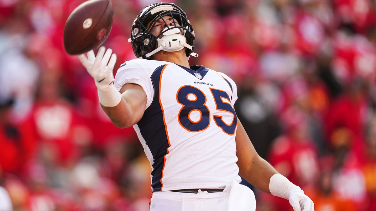 Raiders sign ex-Broncos draft bust Albert Okwuegbunam