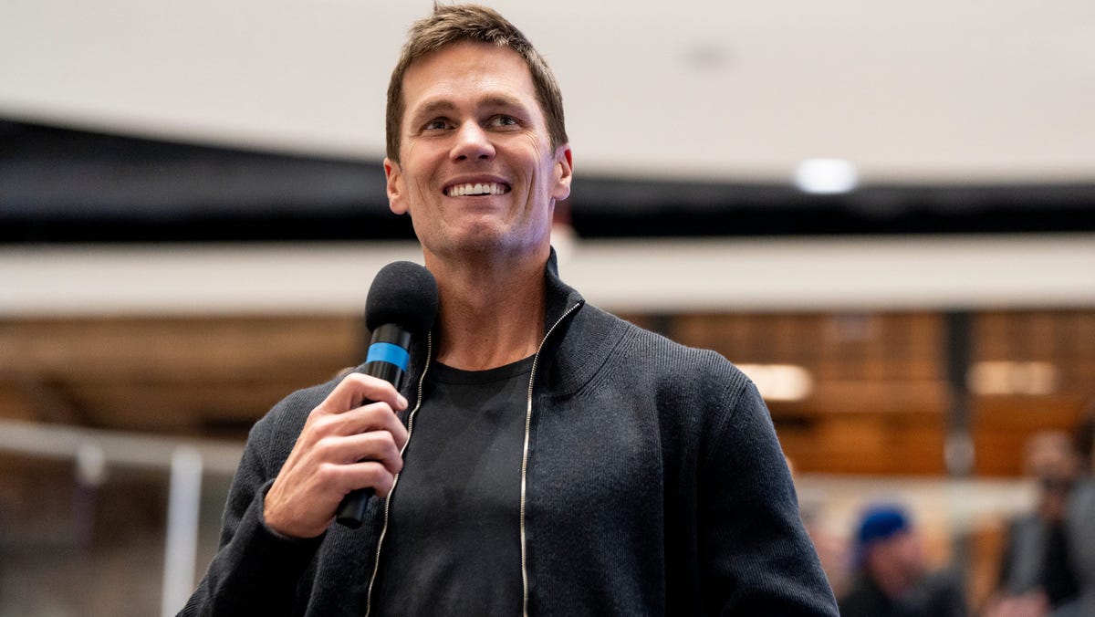 Tom Brady takes shot at Jets fans after Patriots statue unveiling