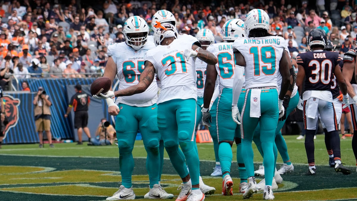 Football season in 2025 schedules for NFL, college; start and end