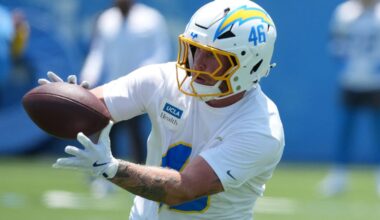 LA signs TE McCallan Castles, waive another TE