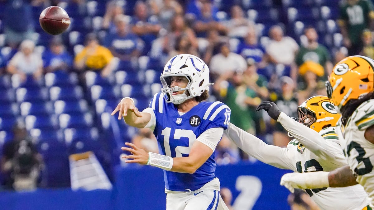 NFL fans blast the refs for ending of the Packers-Colts preseason game