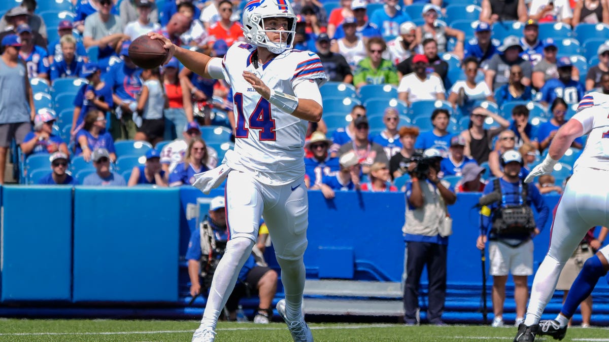Bills at Bears odds, picks and predictions