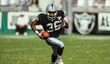 Former Vol lights Al Davis Memorial Torch ahead of NFL preseason game