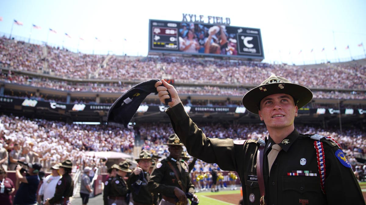 Which stadiums rank as top 10 loudest stadiums in college football?