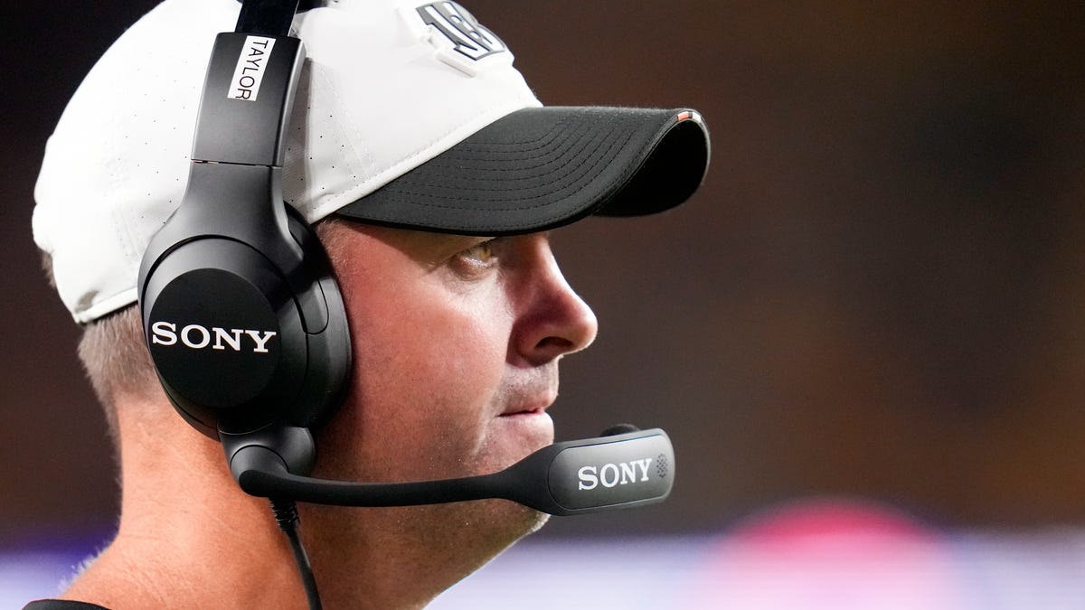 Bengals defense needs much more help than Trey Hendrickson