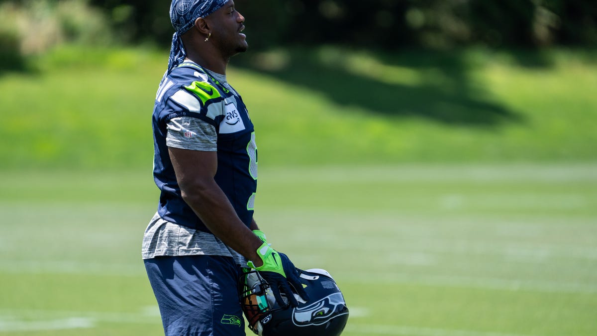 Top 5 fantasy football RB value picks in 2025 drafts