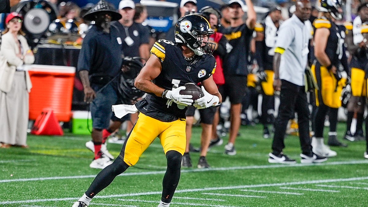Steelers' Skylar Thompson leads 6 standouts in Week 3 preseason win