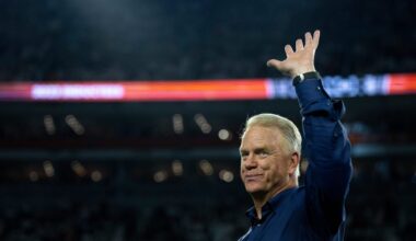 Bengals expect Boomer Esiason to pay for hotel ahead of ceremony