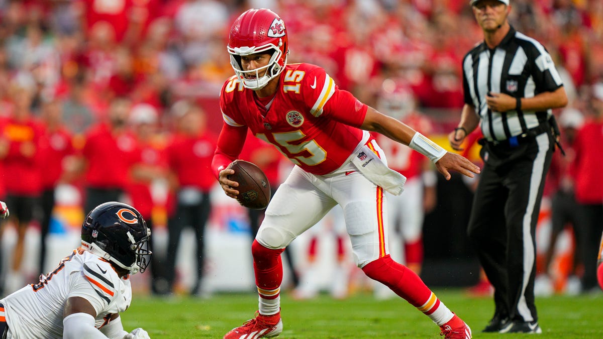 Patrick Mahomes, Chiefs starters play surprising snaps vs Bears