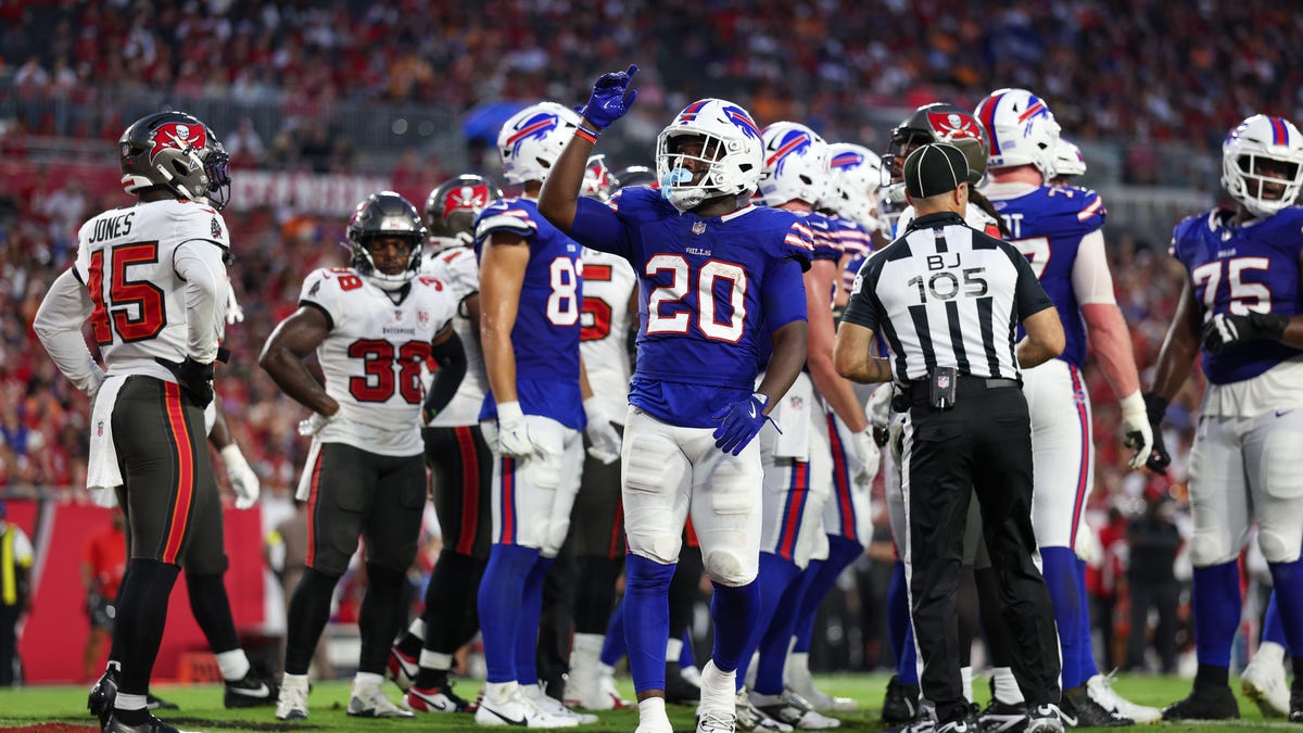 Which players returned to the Buffalo Bills?