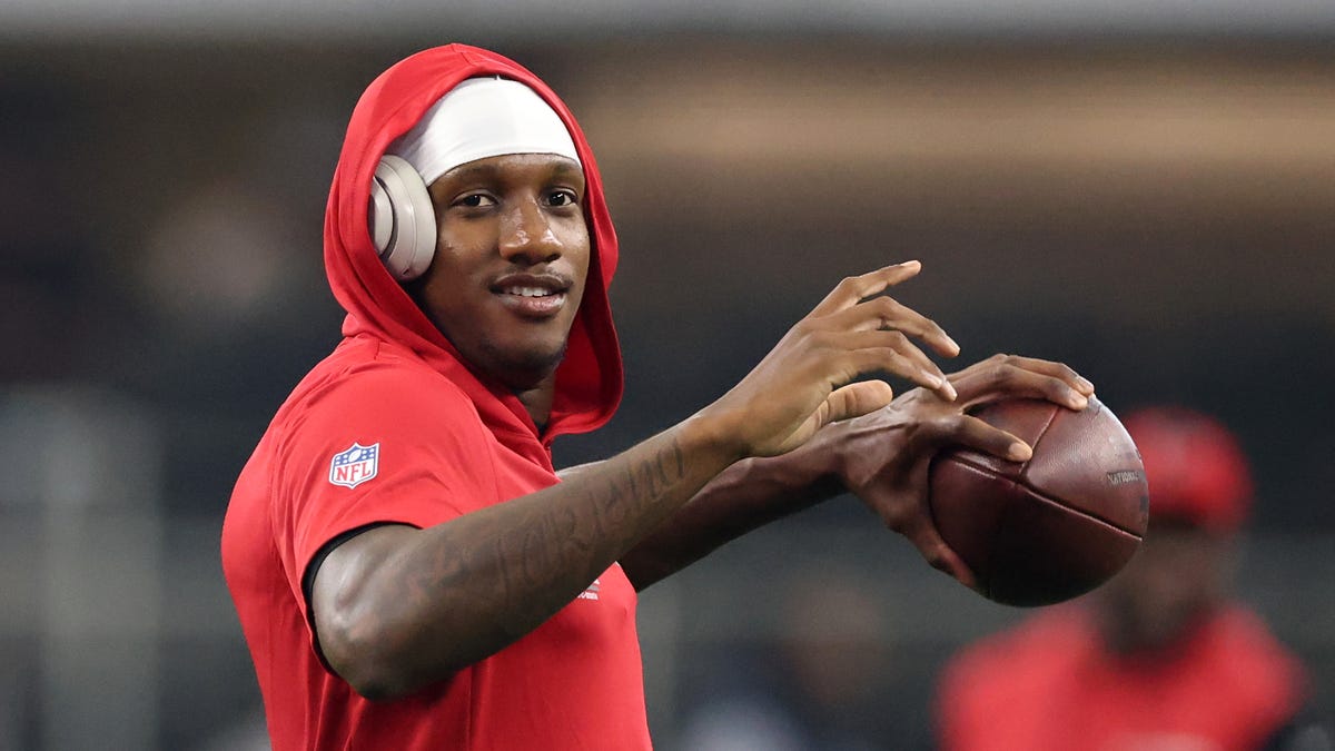 Michael Penix Jr. calls out Cowboys fan for mocking his last name
