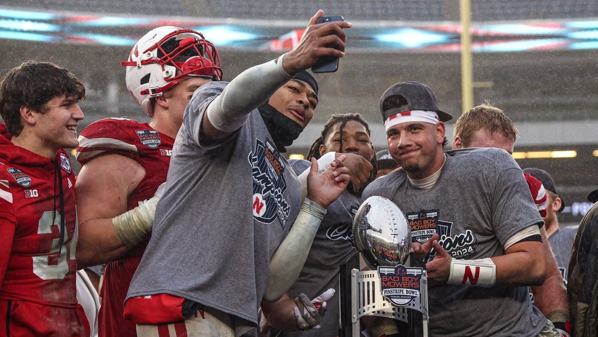 Nebraska vs. Cincinnati prediction, pick, odds for Thursday's NCAA football game