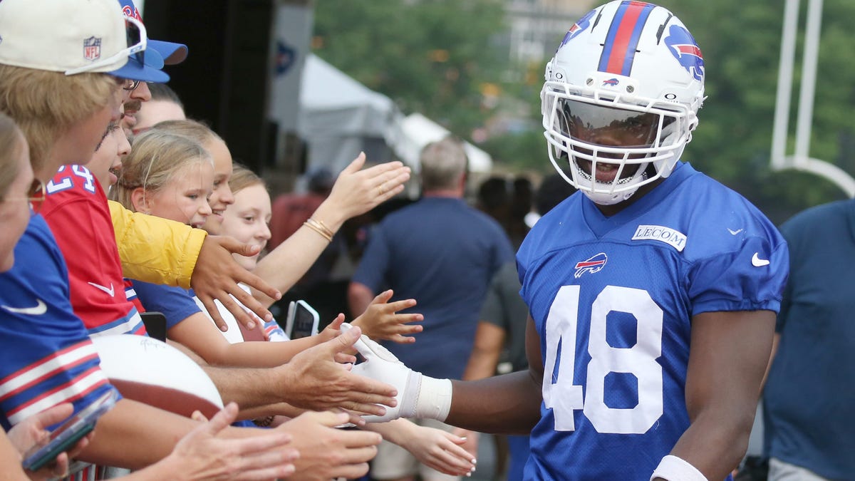 Buffalo Bills release former UW football standout LB