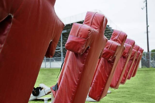 8729768_web1_footballstock13 8729768_web1_footballstock13