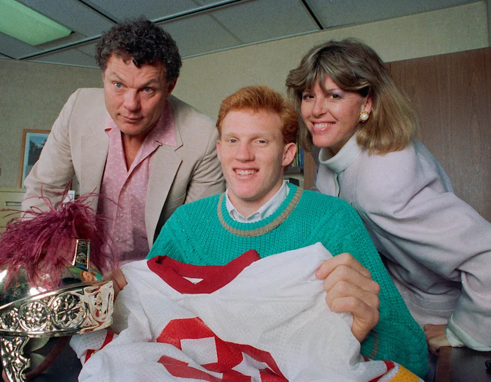 Capistrano Valley High School Quarterback Todd Marinovich signs his Letter of Intent to attend University of Southern California with parents Marr Marinovich and mom Trudi Marinovich, February 10, 1988 in Mission Viejo, California. (Photo by Bob Riha, Jr./Getty Images)