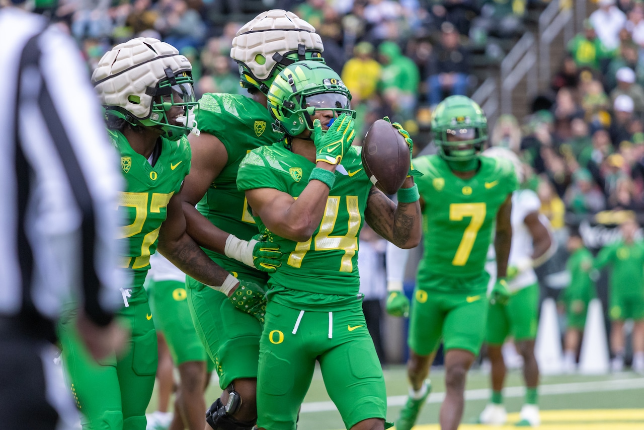 How will Oregon’s offense make up for absence of Evan Stewart?