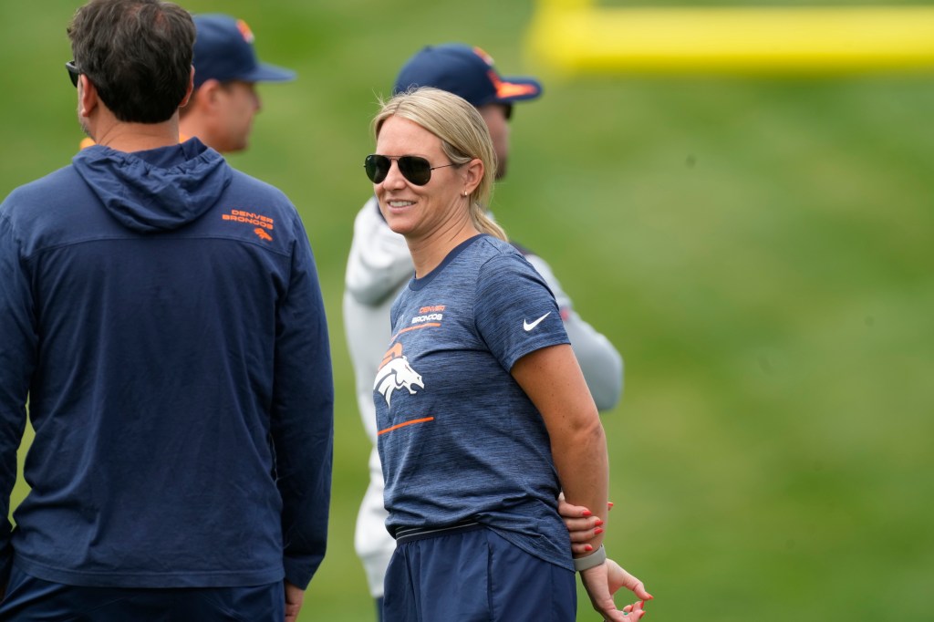 Broncos promote Kelly Kleine Van Calligan, Tony Lazzaro to VP roles