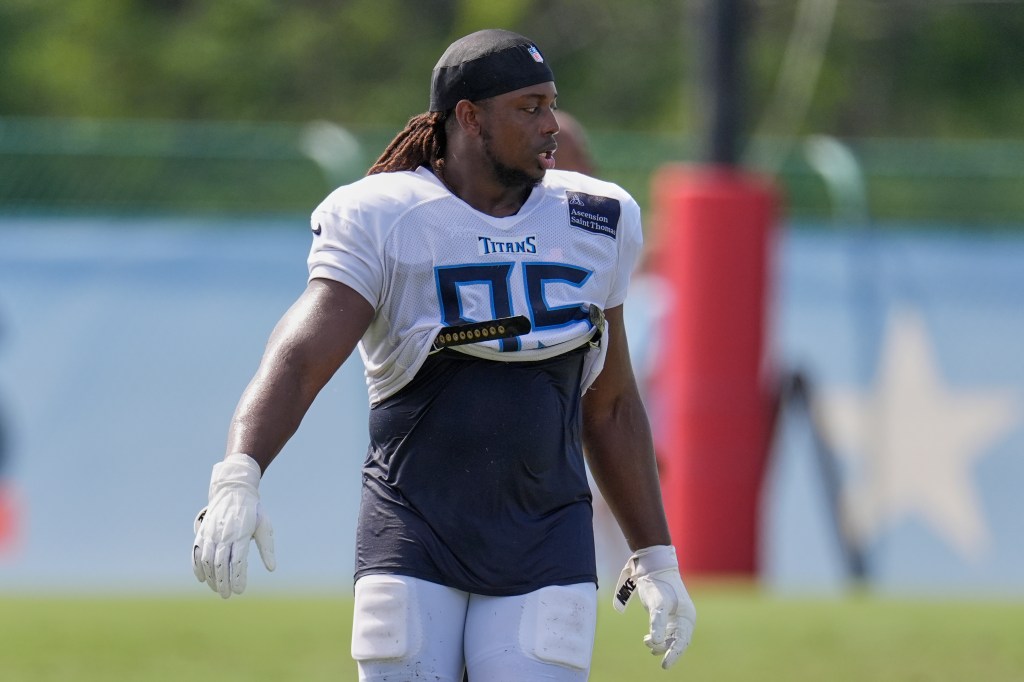 Patriots sign two ex-Titans in series of roster moves