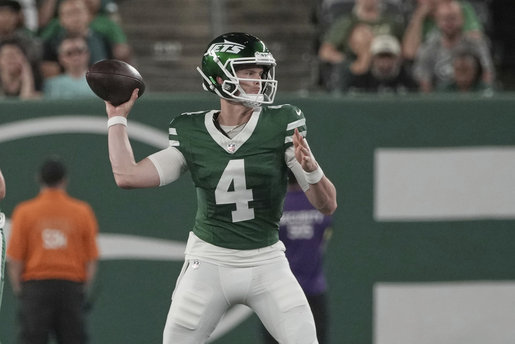 Brady Cook starts for Jets vs. Eagles, offense still stuck in neutral