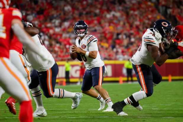 Chicago Bears quarterback Caleb Williams (18) looks to pass against the Kansas City Chiefs during the second half of an NFL preseason football game, Friday, Aug. 22, 2025 in Kansas City, Mo. The Bears defeated the Chiefs, 29-27. (AP Photo/Reed Hoffmann)