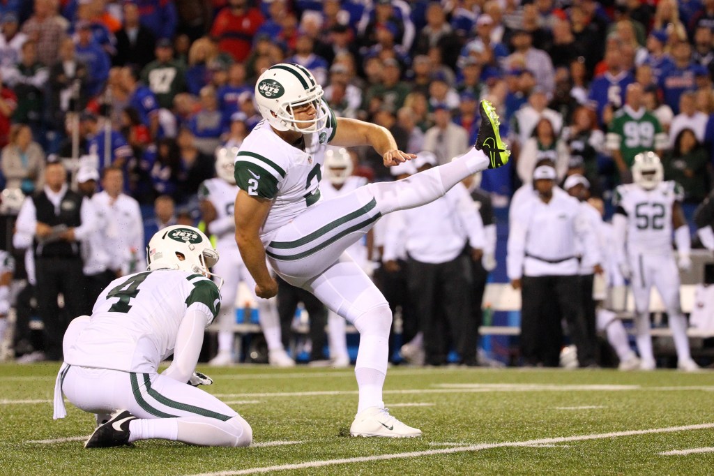 New York Jets kicker Nick Folk (2) kicks a field goal from the hold of Lac Edwards during the second half an NFL football game against the Buffalo Bills, Thursday, Sept. 15, 2016, in Orchard Park, N.Y. 