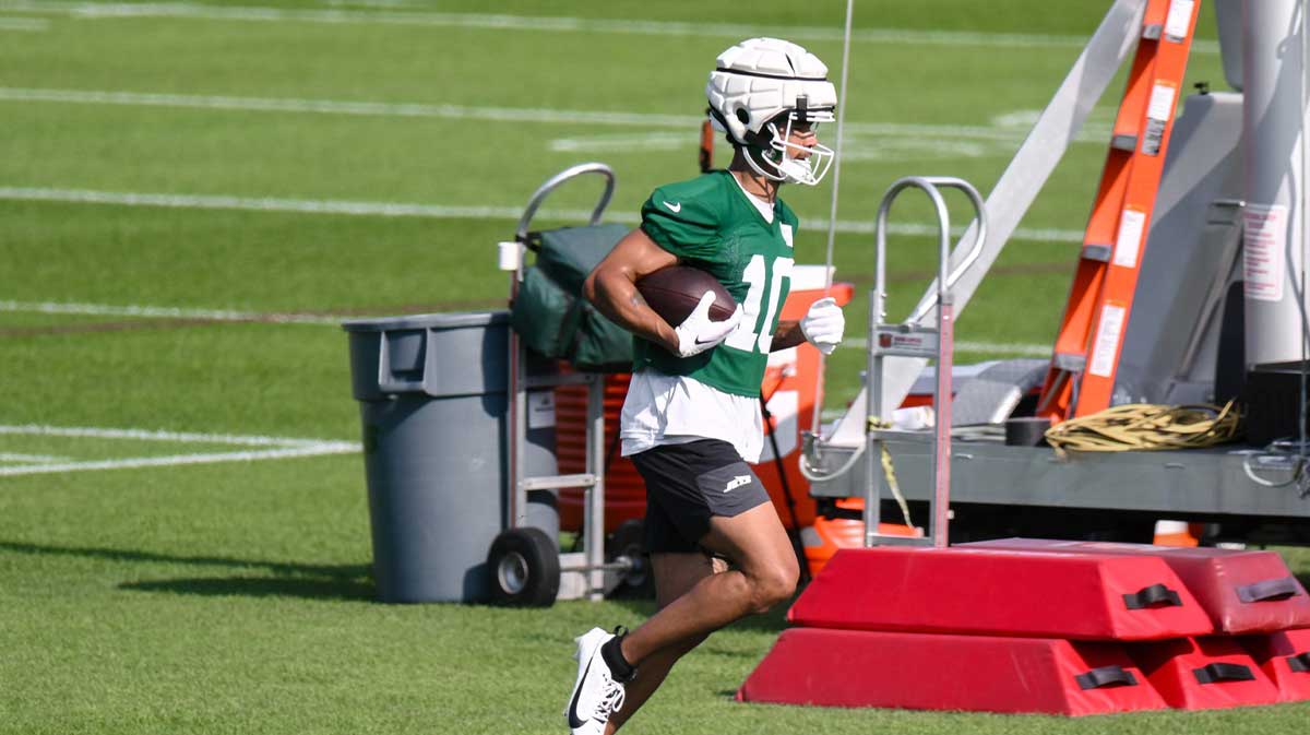 New York Jets wide receiver Allen Lazard (10) participates in a drill during training camp at Atlantic Health Jets Training Center.