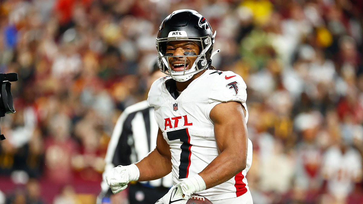 Atlanta Falcons running back Bijan Robinson (7) celebrates after scoring a touchdown against the Washington Commanders during the first half at Northwest Stadium.
