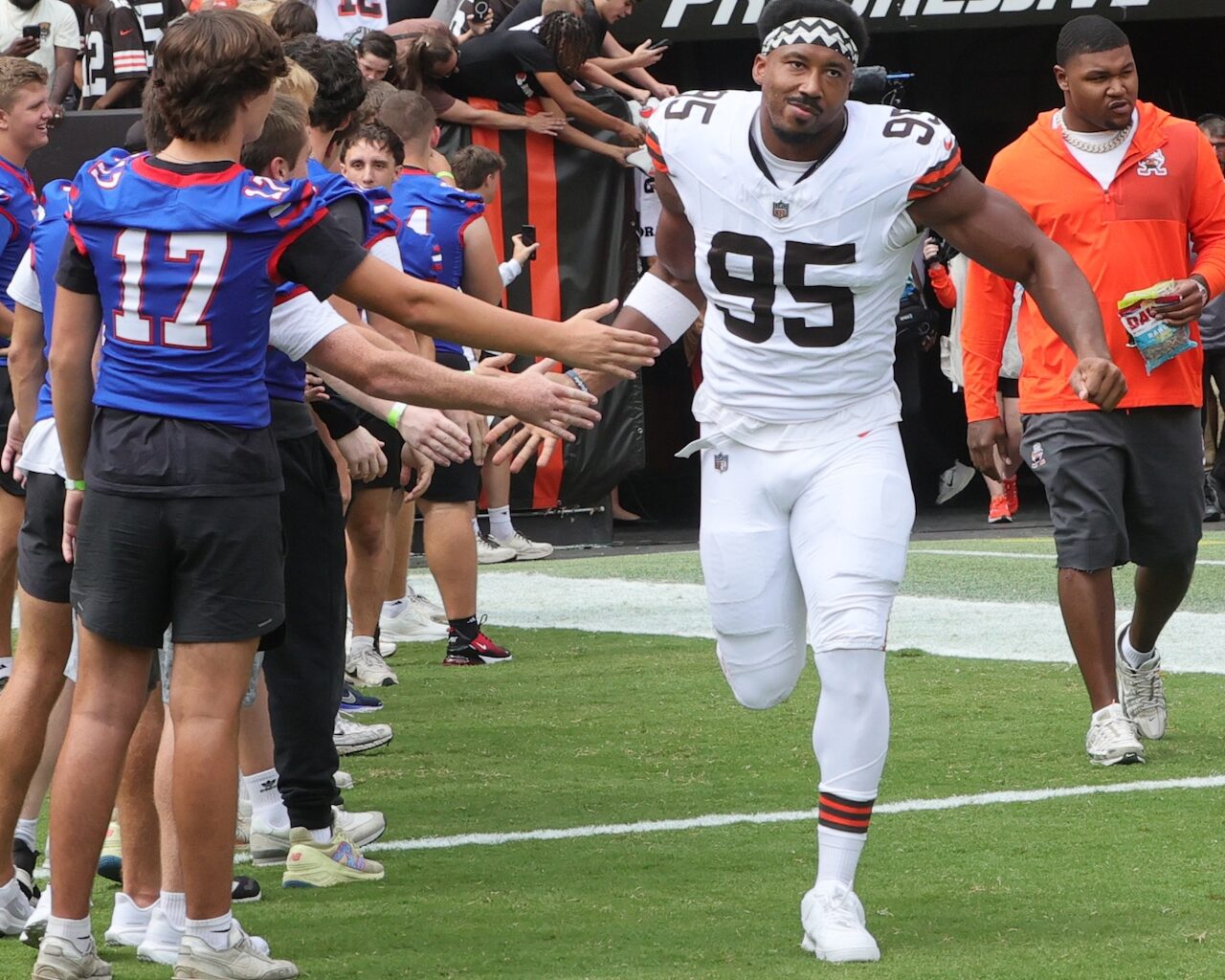 Micah Parsons tops Myles Garrett by $7M a year less than 6 months after Browns make him the highest-paid non-QB at $40M a year