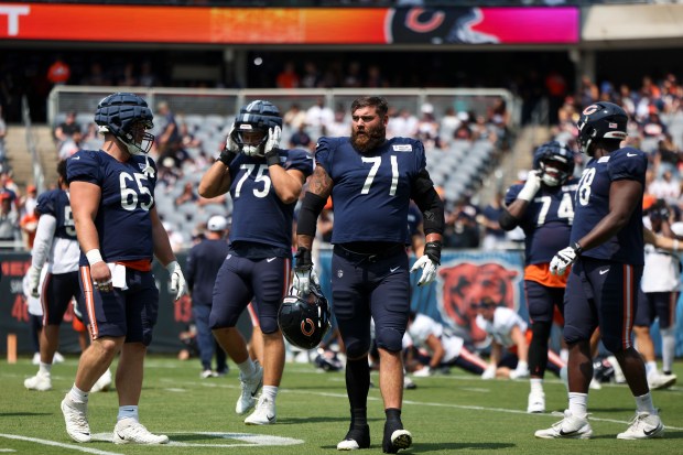 Chicago Bears center Ryan Bates (71) warms up with his teammates during Chicago Bears Family Fest at Soldier Field on Sunday, Aug. 3, 2025. (Eileen T. Meslar/Chicago Tribune)
