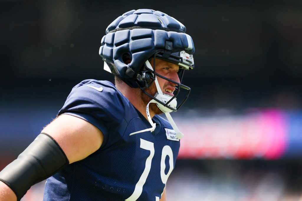 Column: Chicago Bears left tackle battle still in gray area - Chicago Tribune