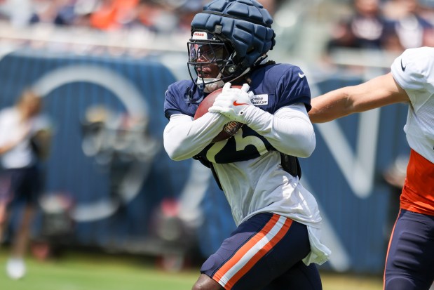 Chicago Bears running back Kyle Monangai (25) warms up during Chicago Bears Family Fest at Soldier Field on Sunday, Aug. 3, 2025. (Eileen T. Meslar/Chicago Tribune)