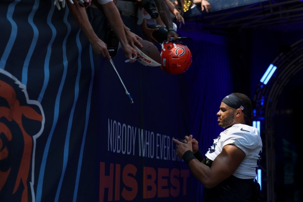 Chicago Bears linebacker T.J. Edwards (53) signs autographs for fans at the end of Chicago Bears Family Fest at Soldier Field on Sunday, Aug. 3, 2025. (Eileen T. Meslar/Chicago Tribune)