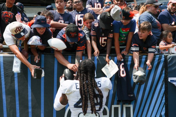 Chicago Bears linebacker Tremaine Edmunds (49) signs autographs at the end of Chicago Bears Family Fest at Soldier Field on Sunday, Aug. 3, 2025. (Eileen T. Meslar/Chicago Tribune)