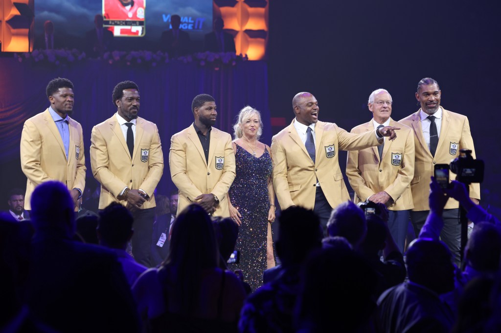 Bears greats Steve McMichael and Devin Hester inducted into Pro Football Hall of Fame