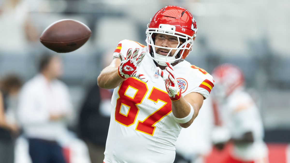 Kansas City Chiefs tight end Travis Kelce (87) against the Arizona Cardinals during a preseason NFL game at State Farm Stadium.