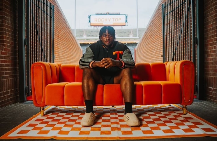 Tennessee Football Misses On Five-Star Offensive Line Recruiting Target to SEC Foe