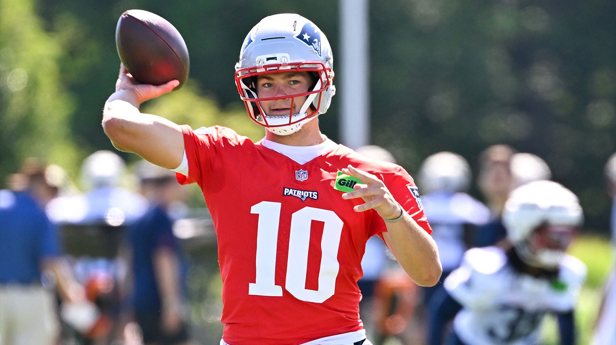 New England Patriots quarterback Drake Maye (10) throws a pass during training camp at Gillette Stadium.