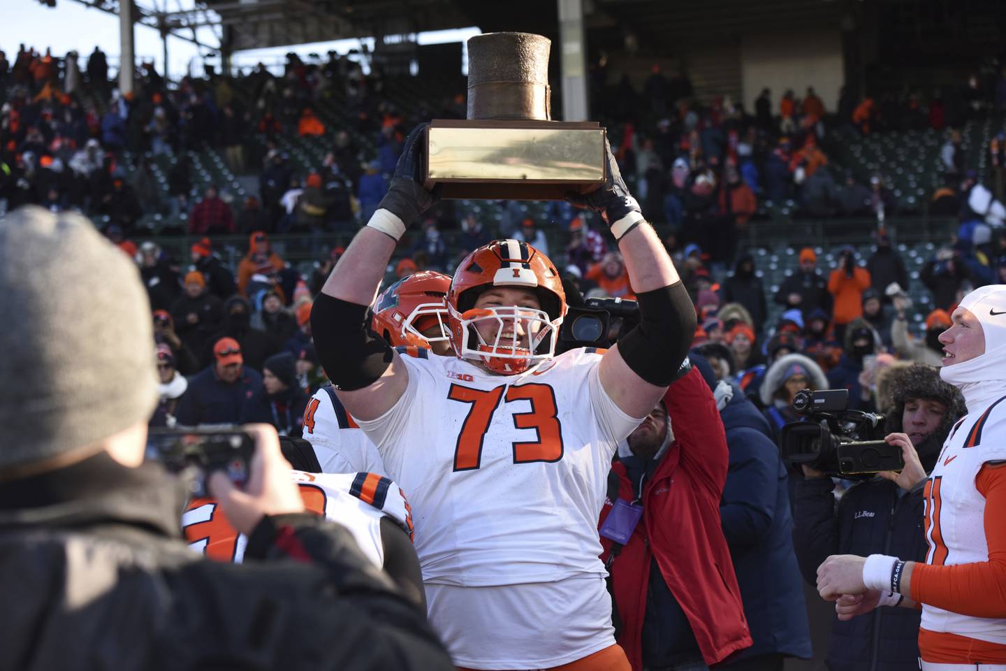 Illinois' Josh Gesky (73) holds up the Land of Lincoln trophy after defeating Northwestern in an NCAA college football game at Wrigley Field on Saturday, Nov. 30, 2024, in Chicago. (AP Photo/Paul Beaty)