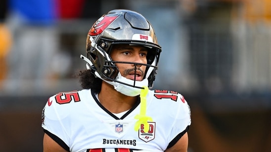 Jalen McMillan #15 of the Tampa Bay Buccaneers warms up prior to an NFL Preseason 2025 game against the Pittsburgh Steelers at Acrisure Stadium on August 16, 2025 in Pittsburgh, Pennsylvania, United States. Joe Sargent/Getty Images/AFP (Photo by Joe Sargent / GETTY IMAGES NORTH AMERICA / Getty Images via AFP)(Getty Images via AFP)