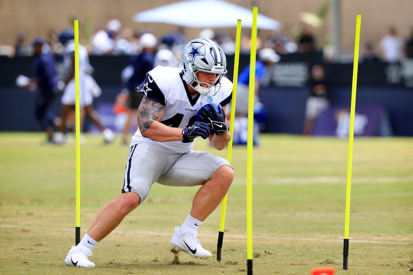 Dallas Cowboys running back Hunter Luepke (40) makes a cut as he runs through obstacles...