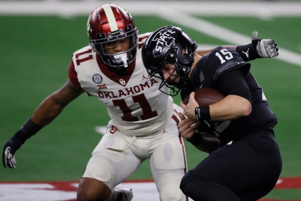 Brock Purdy #15 of the Iowa State Cyclones carries the ball against Nik Bonitto #11 of the Oklahoma Sooners in the first half of the 2020 Dr Pepper Big 12 Championship football game at AT&T Stadium on December 19, 2020, in Arlington, Texas. (Photo by Tom Pennington/Getty Images)