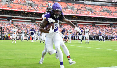 WR Knowles signed to deal